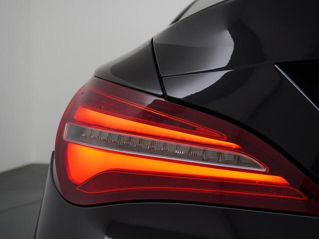 Mercedes-Benz CLA-KLASSE 180 AMG Night Edition Plus
