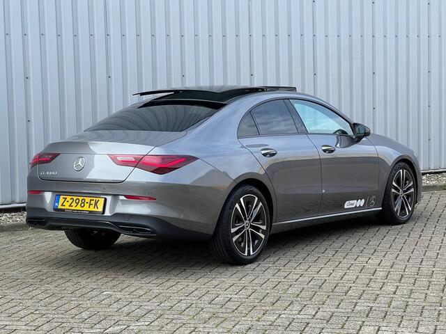 Mercedes-Benz CLA-KLASSE 180 Luxury Line | Panoramadak | Nightpakket | Achteruitrijcamera | Stoelverwarming | Dodehoekassistent | Sfeerverlichting | Showmodel