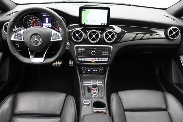 Mercedes-Benz CLA-KLASSE Shooting Brake AMG A 45 4MATIC 2018 | Navigatie | Carplay | Harman Kardon | Schuif/Kantel Dak | Achteruitrij Camera| Parkeersensoren | Stoelverwarming | Stuurwiel Bediening | 2 Sleutels | Boekjes