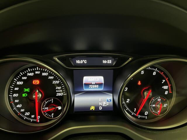 Mercedes-Benz CLA-KLASSE Shooting Brake 180 | Navigatie | LM Velgen 18" | PDC Voor en Achter | Voorstoelen Verwarmd | Cruise Control | Airco |