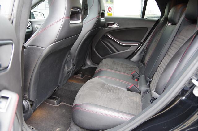 Mercedes-Benz CLA-KLASSE Shooting Brake 180 AMG NIGHT, AUT. LED, PANODAK, SPORTSTOELEN, 18'' AMG, CRUISE, NAVI, AIRCO, STOELVERWARMING