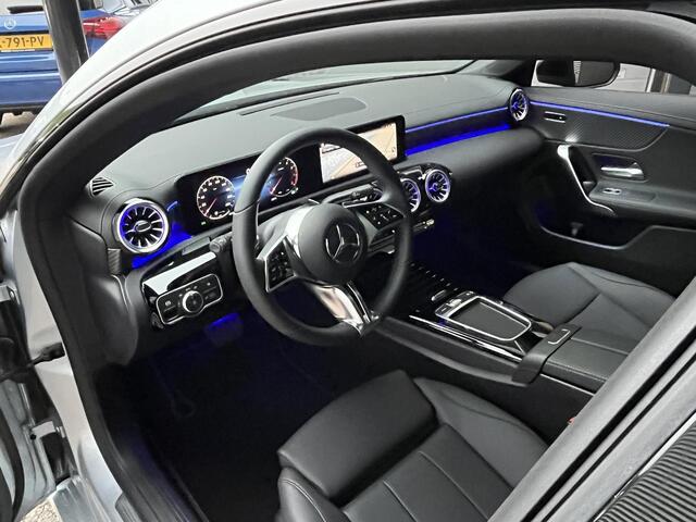 Mercedes-Benz CLA-KLASSE Shooting Brake 180 Luxury Line | Night Pakket | Panoramadak | MULTIBEAM LED Koplampen | Apple CarPlay | Android Auto | Sfeerverlichting | Stoelverwarming | Parkeersensoren | Achteruitrijcamera | Elektrisch inklapbare buitenspiegels | Showmodel