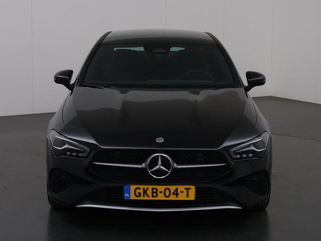 Mercedes-Benz CLA-KLASSE 180 Star Edition 2x groot scherm | 17 inch LM velgen | Led verlichting | Climate control