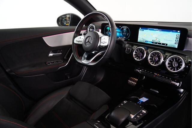 Mercedes-Benz CLA-KLASSE Shooting Brake 250 e AMG Line | MBUX | Camera | Stl. verw. | Sfeerverlichting | El. achterklep |