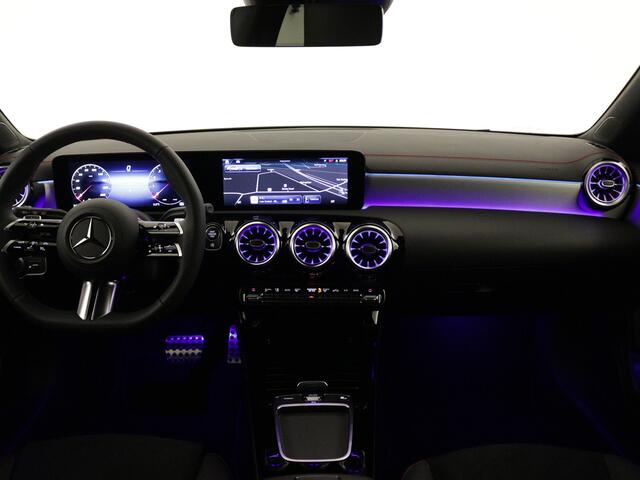 Mercedes-Benz CLA-KLASSE Shooting Brake 180 Star Edition AMG Line | Trekhaak | Nightpakket | USB pakket plus | Sfeerverlichting | Verwarmde stoelen vooraan | Parkeerpakket met 360°-camera | Draadloos oplaadsysteem voor smartphone |