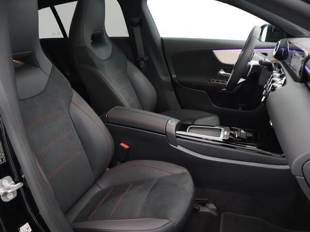 Mercedes-Benz CLA-KLASSE Shooting Brake 180 Business Solution AMG | Night Pakket | Panoramadak | 19" multispaaks velgen | 360 graden camera | Trekhaak |