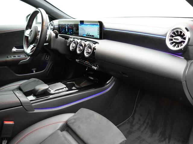 Mercedes-Benz CLA-KLASSE Shooting Brake 250 e AMG Plug In Hybrid 218pk Dealer O.H PHEV | Widescreen Navi | Camera | 19"L.M | Multibeam LED | Sfeerverlichting | Alcantara Sportstoelen Verwarmd | Apple Carplay | DAB |