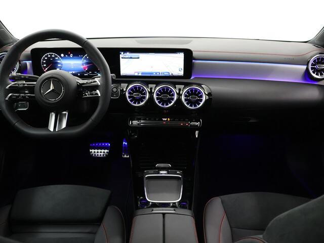 Mercedes-Benz CLA-KLASSE Shooting Brake 180 AMG Line Night pakket | Panoramadak | 19 inch LM velgen |