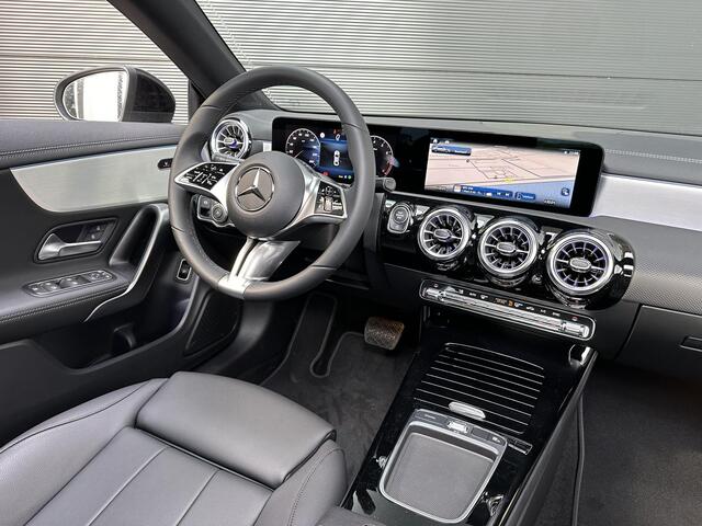 Mercedes-Benz CLA-KLASSE 180 Luxury | Panoramadak | Nightpakket |
