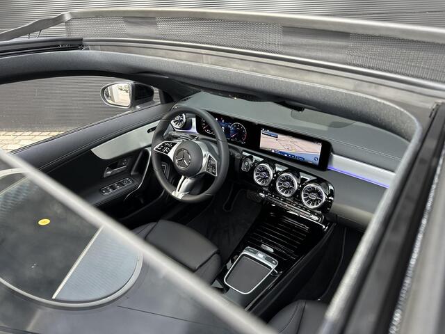 Mercedes-Benz CLA-KLASSE 180 Luxury | Panoramadak | Nightpakket |