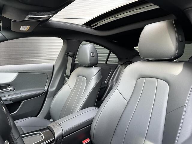 Mercedes-Benz CLA-KLASSE 180 Luxury | Panoramadak | Nightpakket |
