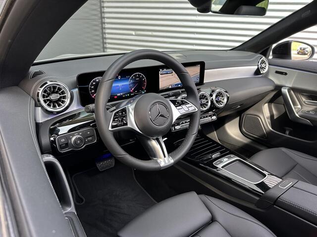 Mercedes-Benz CLA-KLASSE 180 Luxury | Panoramadak | Nightpakket |