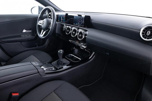 Mercedes-Benz CLA-KLASSE 200 Limousine | NAVI | CAMERA | ECC | VELGEN