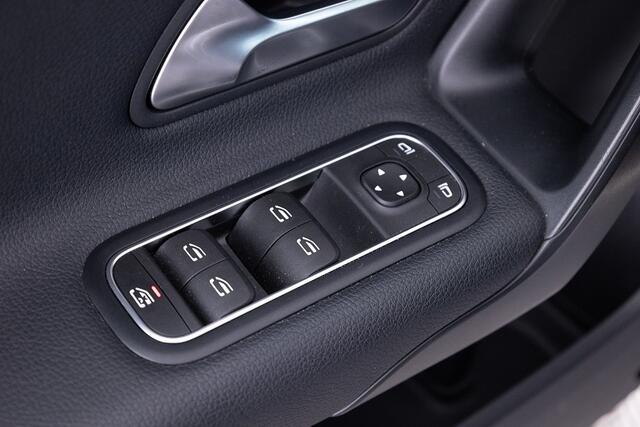 Mercedes-Benz CLA-KLASSE 200 Limousine | NAVI | CAMERA | ECC | VELGEN