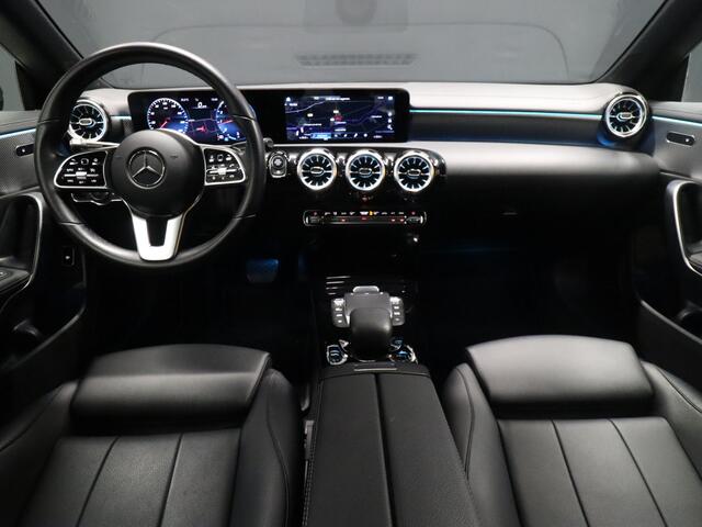 Mercedes-Benz CLA-KLASSE 180 Business Solution Luxury [SCHUIFKANTELDAK, SFEERVERLICHTING, CAMERA, WIDESCREEN, VOL LEDER, STOELVERWARMING, PDC V+A, CRUISE, CLIMATE, NIEUWSTAAT]