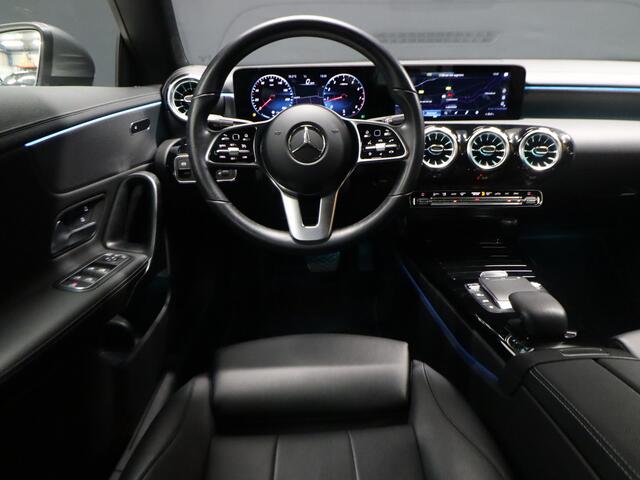 Mercedes-Benz CLA-KLASSE 180 Business Solution Luxury [SCHUIFKANTELDAK, SFEERVERLICHTING, CAMERA, WIDESCREEN, VOL LEDER, STOELVERWARMING, PDC V+A, CRUISE, CLIMATE, NIEUWSTAAT]