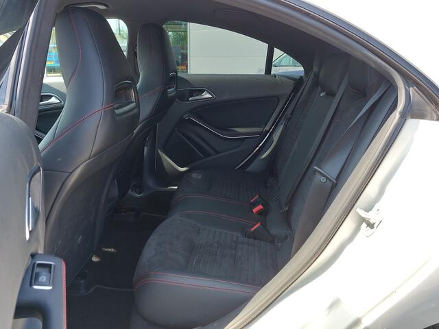 Mercedes-Benz CLA-KLASSE 180 122pk Automaat AMG Night Edition Plus | Origineel NL | Navi | Airco | Cruise | Led Koplampen | Pdc V+A+Assist | Licht+Regensensor | Privacy Glass | 18''lm