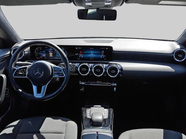 Mercedes-Benz CLA-KLASSE 180 Business Solution | automaat | widescreen | blind-spot | LED | stoelverwarming | dealer onderhouden