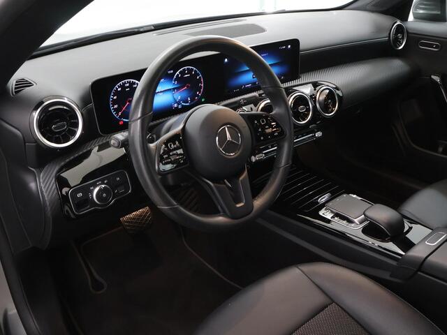 Mercedes-Benz CLA-KLASSE Shooting Brake 180 Advantage | Led koplampen | Widescreen | Trekhaak | Stoelverwarming