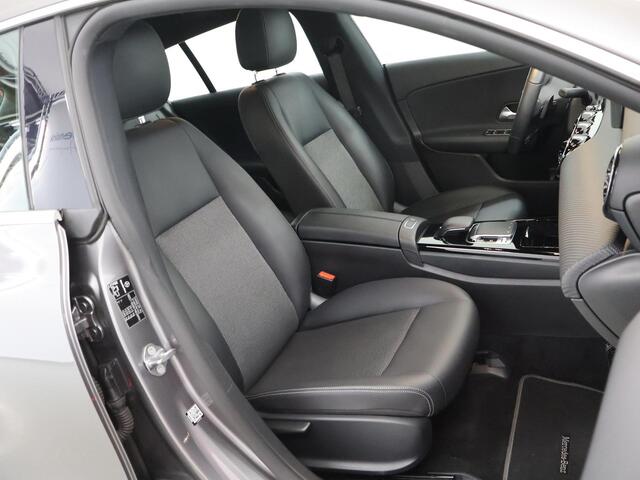 Mercedes-Benz CLA-KLASSE Shooting Brake 180 Advantage | Led koplampen | Widescreen | Trekhaak | Stoelverwarming