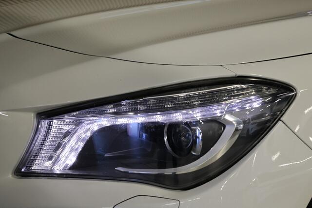 Mercedes-Benz CLA-KLASSE Shooting Brake 180 AMG | Panoramadak | Cruise | Airco | Alcantara | Navi | Command Online | Elek. Achterklep | Nieuwe APK | NAP Logisch |