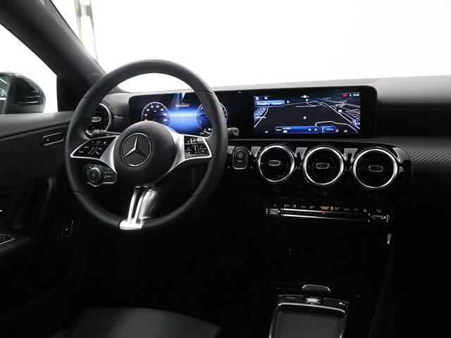 Mercedes-Benz CLA-KLASSE Shooting Brake 250e Star Edition Mercedes-Benz CLA Shooting Brake 250 e Star Edition | Navigatie | Parkeerassistent PARKTRONIC | EASY PACK achterklep | USB pakket plus | Stoelverwarming