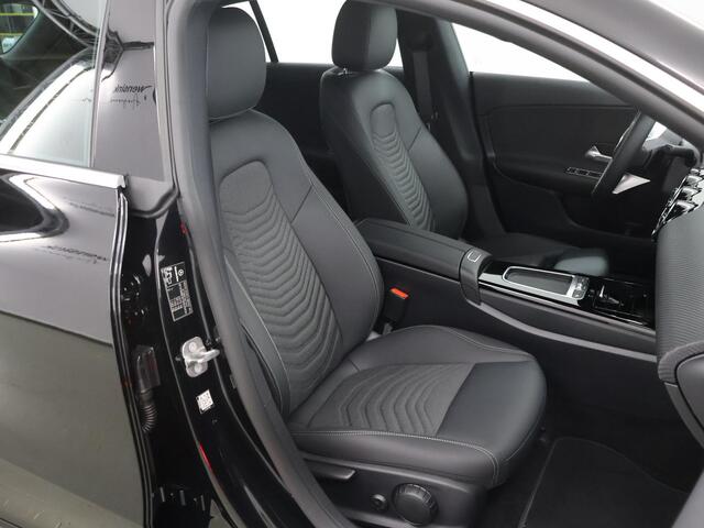 Mercedes-Benz CLA-KLASSE Shooting Brake 250e Star Edition Mercedes-Benz CLA Shooting Brake 250 e Star Edition | Navigatie | Parkeerassistent PARKTRONIC | EASY PACK achterklep | USB pakket plus | Stoelverwarming