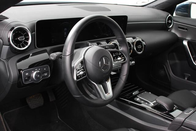 Mercedes-Benz CLA-KLASSE 200 Progressive 7-DCT Navigatie Climate Control Led Trekhaak Stoelverwarming Half Leder Camera