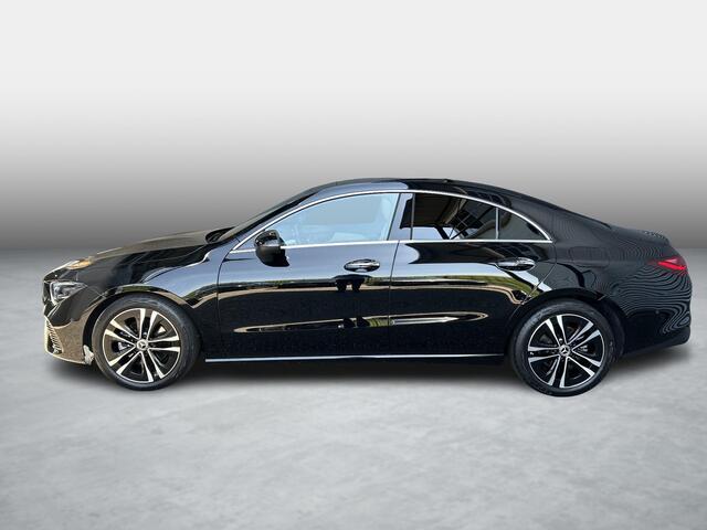Mercedes-Benz CLA-KLASSE 200 Beige leder | Panoramadak | Burmester Surround Sound | Dodehoekassistent | Elektrisch Verstelbare Stoelen + Memory | MULTIBEAM LED Koplampen | Stuurverwarming | Stoelverwarming | Sfeerverlichting | Achteruitrijcamera