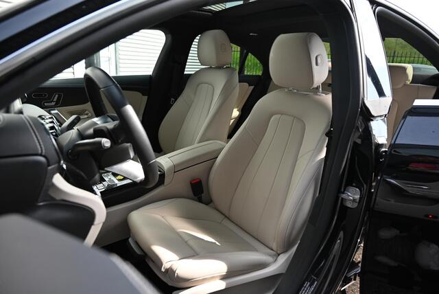 Mercedes-Benz CLA-KLASSE 200 Beige leder | Panoramadak | Burmester Surround Sound | Dodehoekassistent | Elektrisch Verstelbare Stoelen + Memory | MULTIBEAM LED Koplampen | Stuurverwarming | Stoelverwarming | Sfeerverlichting | Achteruitrijcamera