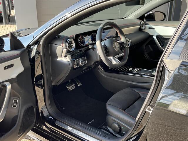 Mercedes-Benz CLA-KLASSE Shooting Brake 250 e AMG Line | Panoramadak | Night Pakket | MULTIBEAM LED Koplampen | Dodehoekassistent | Advanced Sound System | Sfeerverlichting | Stoelverwarming | Achteruitrijcamera | Elektrisch Inklapbare Buitenspiegels
