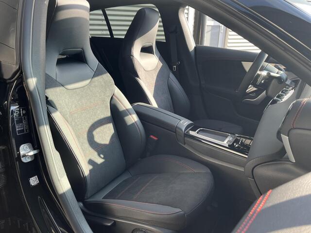 Mercedes-Benz CLA-KLASSE Shooting Brake 250 e AMG Line | Panoramadak | Night Pakket | MULTIBEAM LED Koplampen | Dodehoekassistent | Advanced Sound System | Sfeerverlichting | Stoelverwarming | Achteruitrijcamera | Elektrisch Inklapbare Buitenspiegels