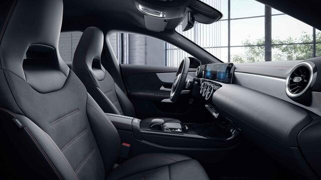 Mercedes-Benz CLA-KLASSE Shooting Brake 200 Advantage | AMG | Widescreen | Multispaaks lichtmetalen velgen |