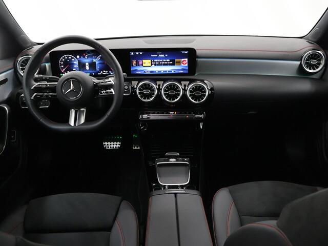Mercedes-Benz CLA-KLASSE Shooting Brake 250e Star Edition AMG Line | Multibeam | 19" lichtmetalen velgen | Panoramadak | Night |