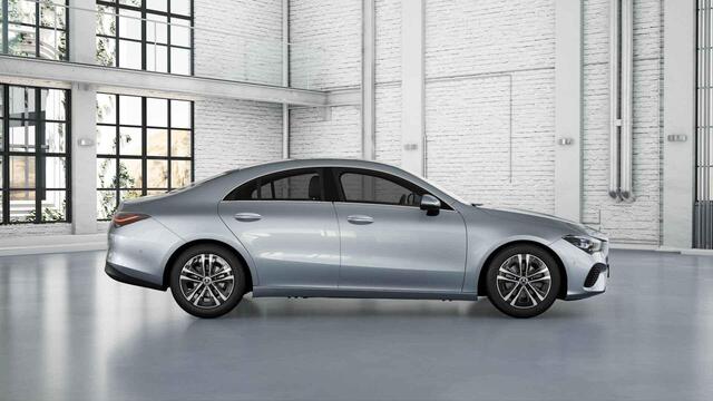 Mercedes-Benz CLA-KLASSE 180 Star Edition LIMITED | Stoelverwarming | Achteruitrijcamera | LED koplampen | MBUX |