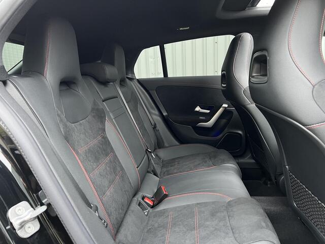 Mercedes-Benz CLA-KLASSE Shooting Brake 180 | Panoramadak | AMG | Sfeerverlichting