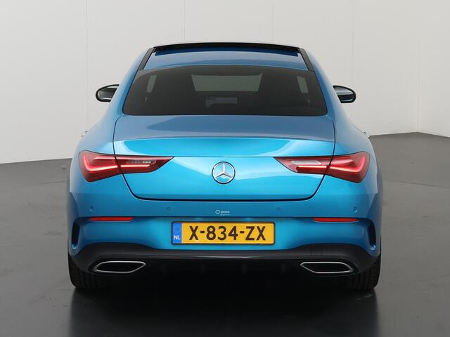 Mercedes-Benz CLA-KLASSE 180 AMG Line | Panoramadak| Night | Parkeercamera | 19" lichtmetalen velgen | Stoelverwarming | Keyless Go |