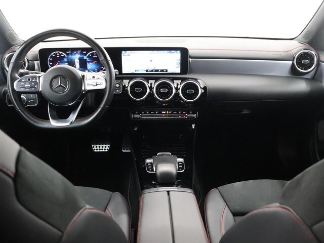 Mercedes-Benz CLA-KLASSE Shooting Brake 200 Advantage | AMG | Widescreen | Multispaaks lichtmetalen velgen |