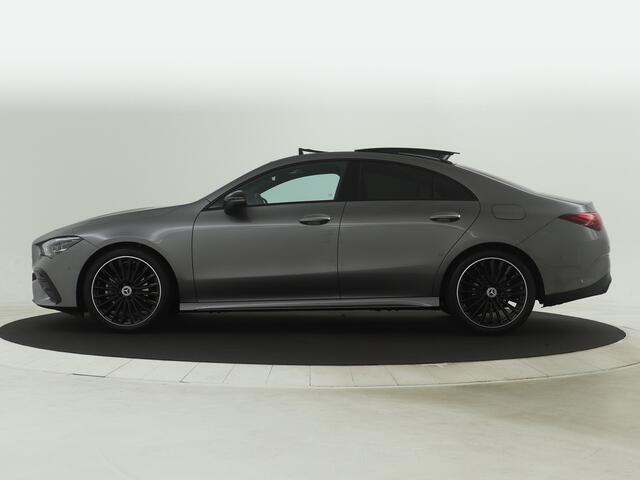 Mercedes-Benz CLA-KLASSE 180 AMG Line Plus LIMITED Edition | Nightpakket | Dodehoekassistent | Head-up display | KEYLESS GO-comfortpakket | USB pakket plus | Parkeerpakket met 360°-camera | Sfeerverlichting | Draadloos oplaadsysteem voor Smartphone |