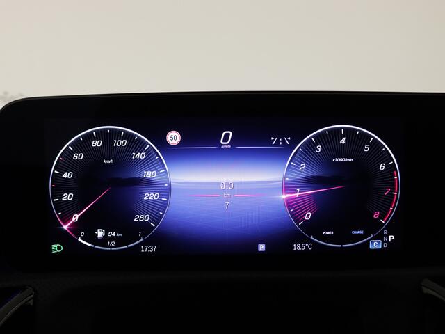 Mercedes-Benz CLA-KLASSE 180 AMG Line Plus LIMITED Edition | Nightpakket | Dodehoekassistent | Head-up display | KEYLESS GO-comfortpakket | USB pakket plus | Parkeerpakket met 360°-camera | Sfeerverlichting | Draadloos oplaadsysteem voor Smartphone |