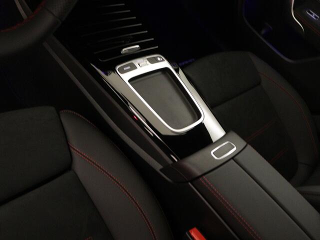 Mercedes-Benz CLA-KLASSE 180 AMG Line Plus LIMITED Edition | Nightpakket | Dodehoekassistent | Head-up display | KEYLESS GO-comfortpakket | USB pakket plus | Parkeerpakket met 360°-camera | Sfeerverlichting | Draadloos oplaadsysteem voor Smartphone |