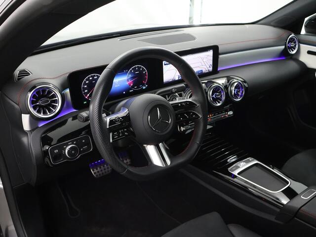 Mercedes-Benz CLA-KLASSE Shooting Brake 180 Star Edition AMG Night | Panoramadak | Multibeam led | Dodehoek assistent | Keyless Go |