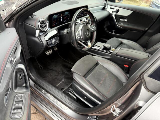 Mercedes-Benz CLA-KLASSE Shooting Brake 200 Solution AMG Panoramadak, Camera, Premium Audio