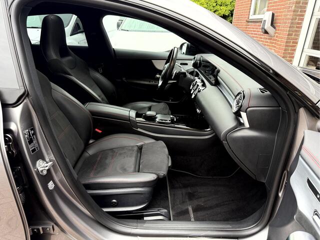 Mercedes-Benz CLA-KLASSE Shooting Brake 200 Solution AMG Panoramadak, Camera, Premium Audio
