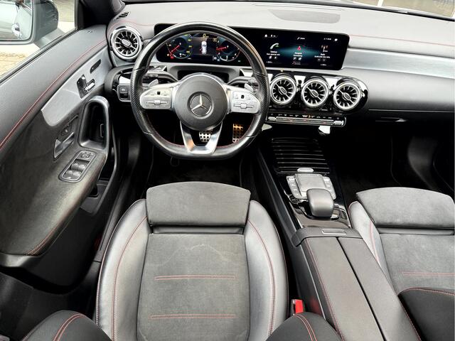 Mercedes-Benz CLA-KLASSE Shooting Brake 200 Solution AMG Panoramadak, Camera, Premium Audio