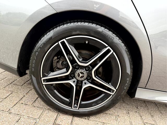 Mercedes-Benz CLA-KLASSE Shooting Brake 200 Solution AMG Panoramadak, Camera, Premium Audio