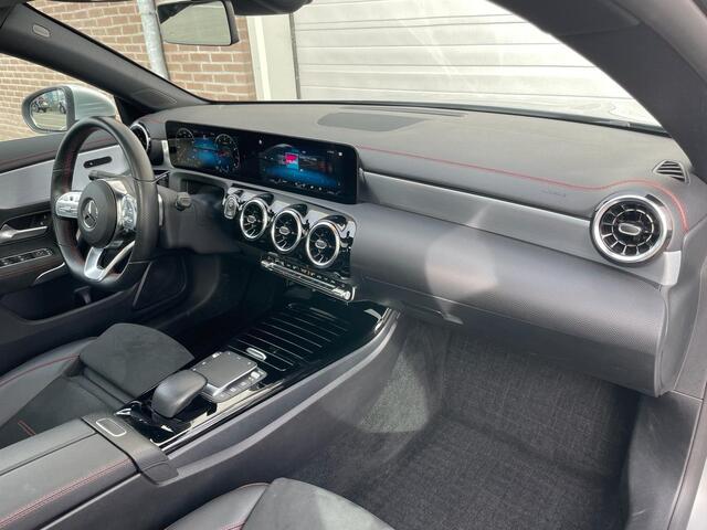 Mercedes-Benz CLA-KLASSE 180 | Panoramadak | AMG