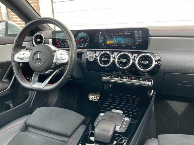 Mercedes-Benz CLA-KLASSE 180 | Panoramadak | AMG