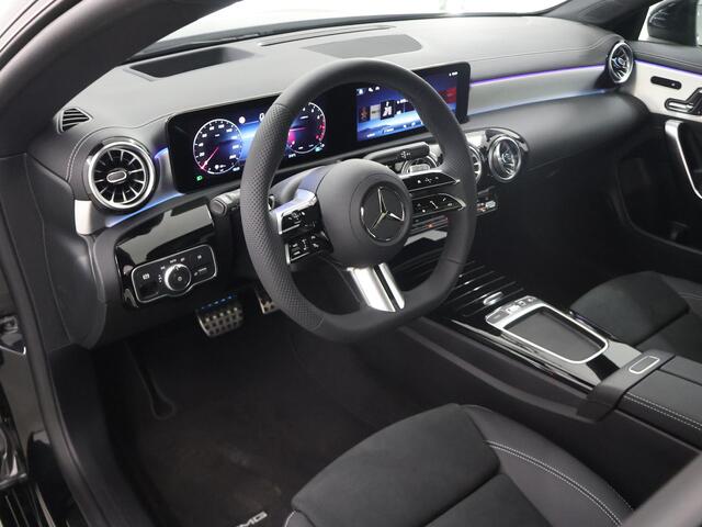 Mercedes-Benz CLA-KLASSE 180 Star Edition AMG Line | Panoramaschuifdak | AMG-line plus | Head-Up | Dodehoekassistent | Nightpakket |