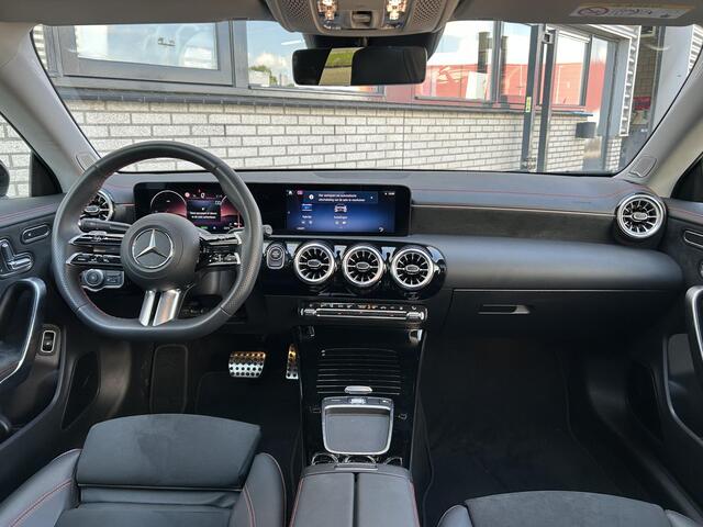 Mercedes-Benz CLA-KLASSE 250 e AMG | Panoramadak | Burmester Audio
